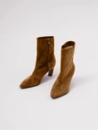 Low-heeled suede ankle boots