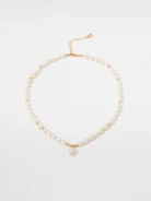 Necklace of natural pearls