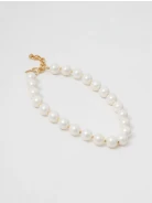Elegant pearl necklace