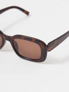 Sunglasses with rectangular frames