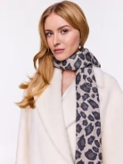 Elegancki szal z wełną w zwierzęcy print