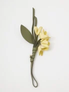 Leather keyring with a bouquet of yellow flowers