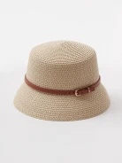 Słomkowy kapelusz bucket hat z ozdobnym paskiem