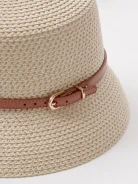 Słomkowy kapelusz bucket hat z ozdobnym paskiem
