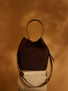 Czekoladowa torebka skórzana bucket bag