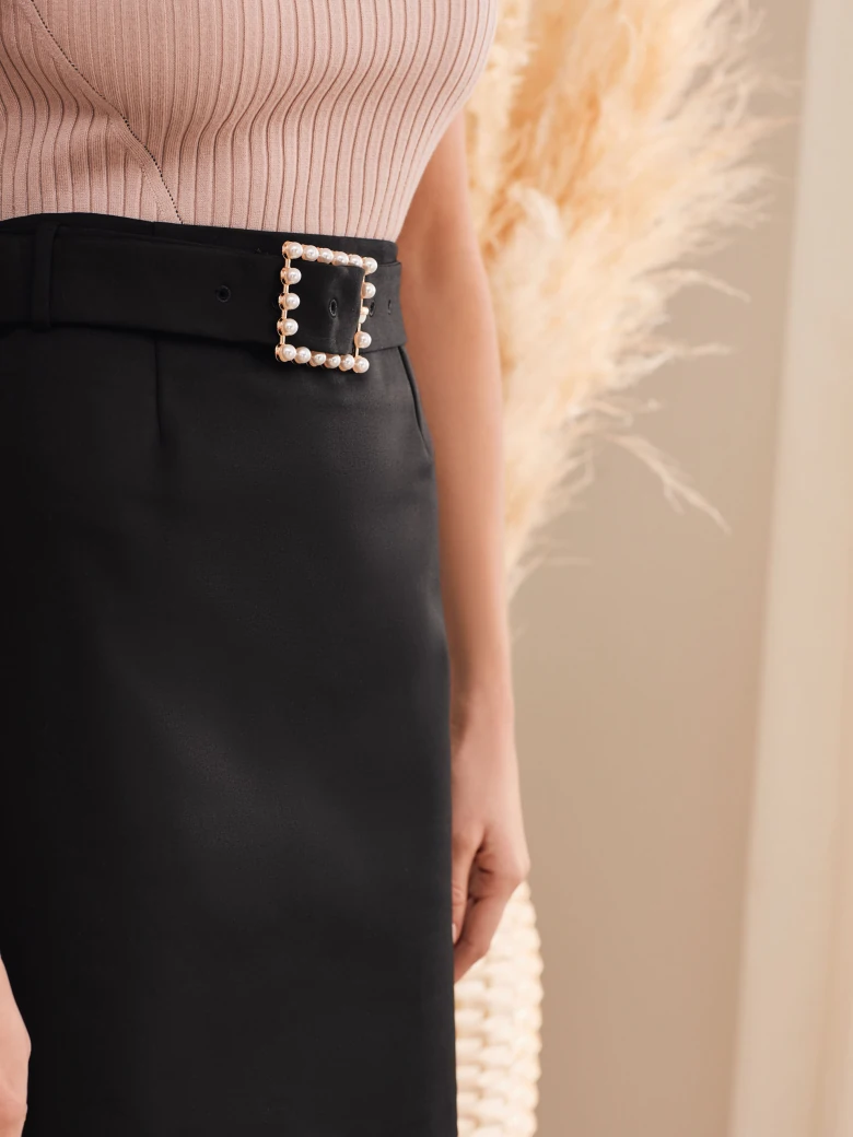 BLACK SKIRT WITH PEARL BELT