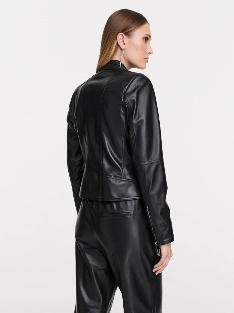 Short leather jacket