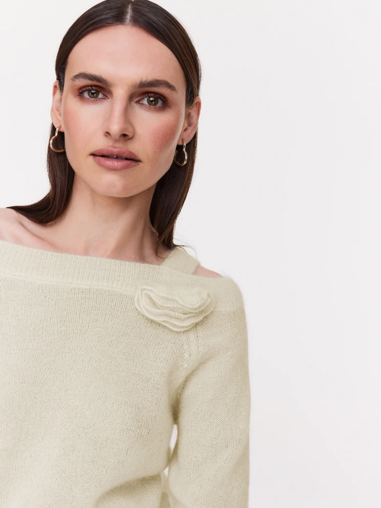 Mohair jumper in ecru with rose