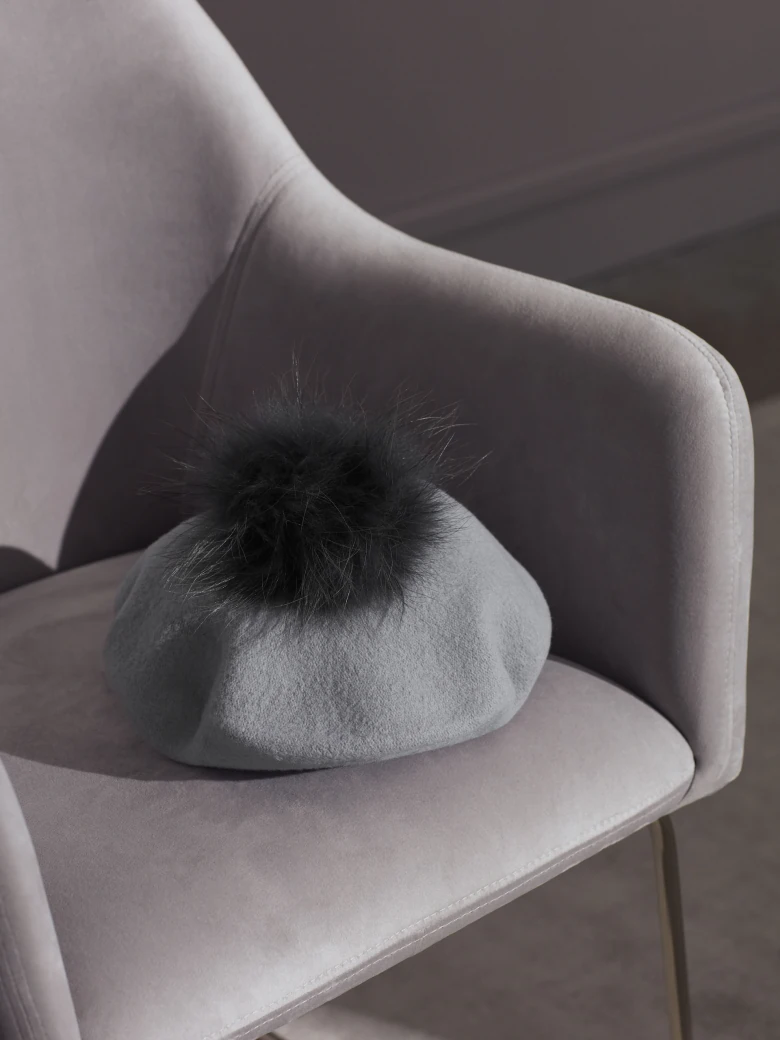 GRAY WOOL BERET WITH POMPON