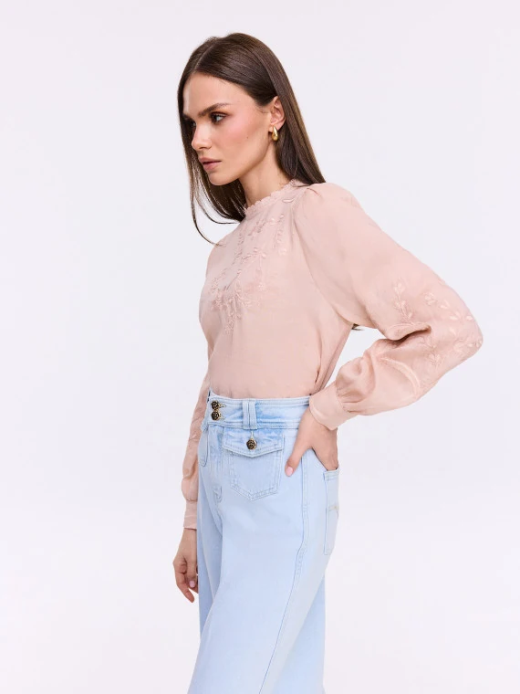 Light pink ramie blouse with embroidered decorations