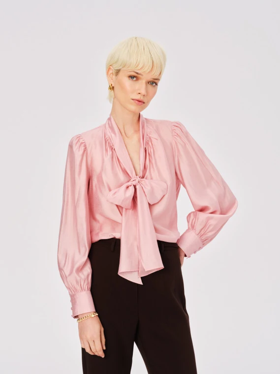 Light pink blouse with tie detail in satin lyocell