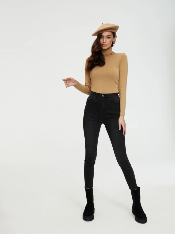 Carmel turtleneck