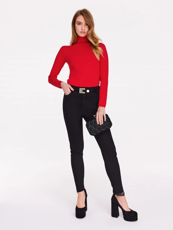 Fitted black pants with shiny rhinestones