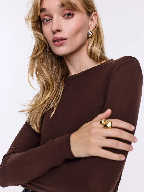 Fitted chocolate-colored long-sleeved blouse