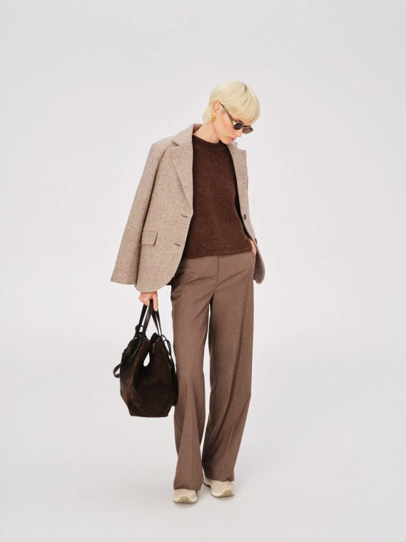 Elegant pants in a cool brown color