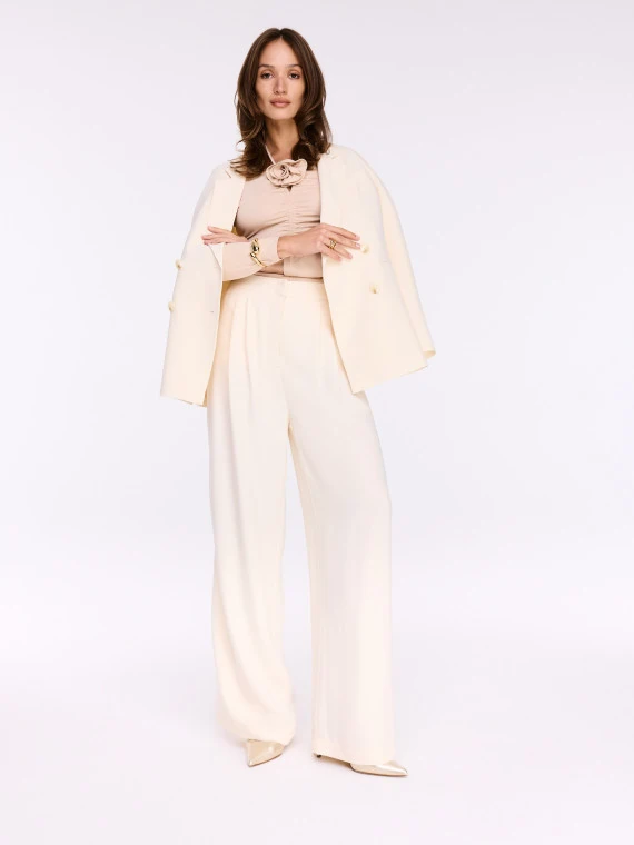 Elegant cream trousers with pleats