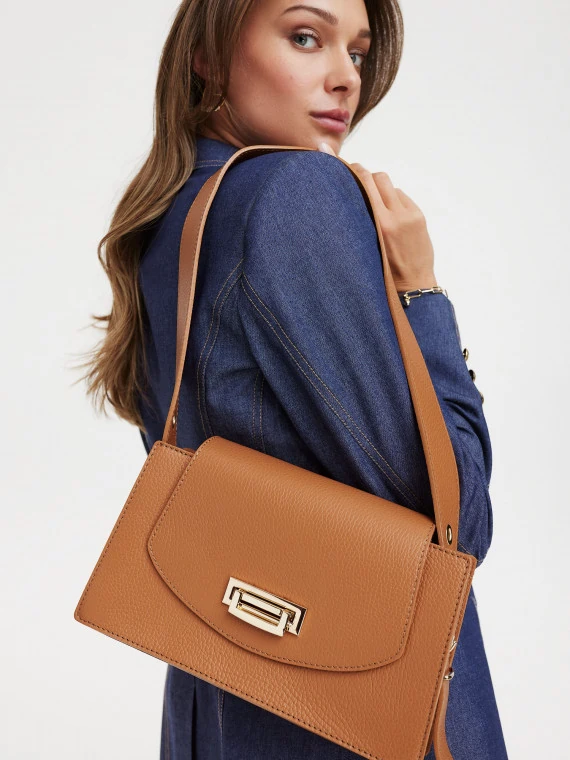 Brown handbag with buckle