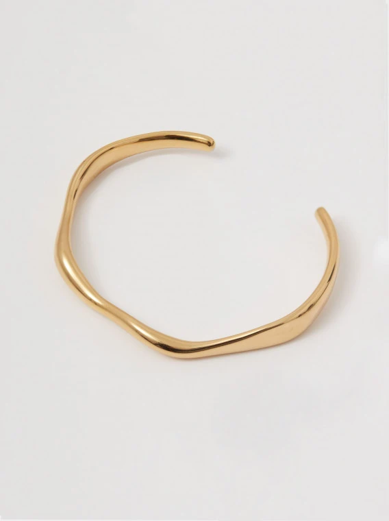 Gold-plated bracelet with an irregular shape
