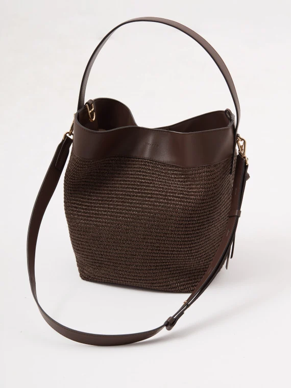 Czekoladowa torebka skórzana bucket bag