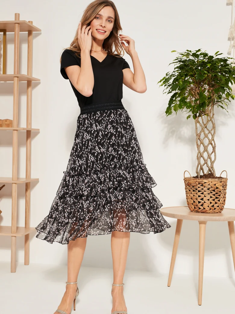 ETHEREAL SKIRT WITH FINE PATTERN