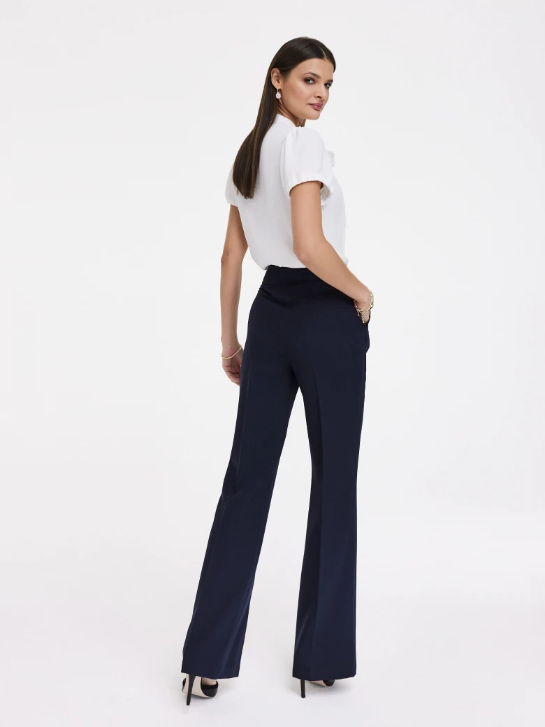 White shirt with bow and short sleeves