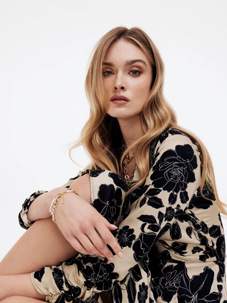 Dress with envelope neckline in flowers