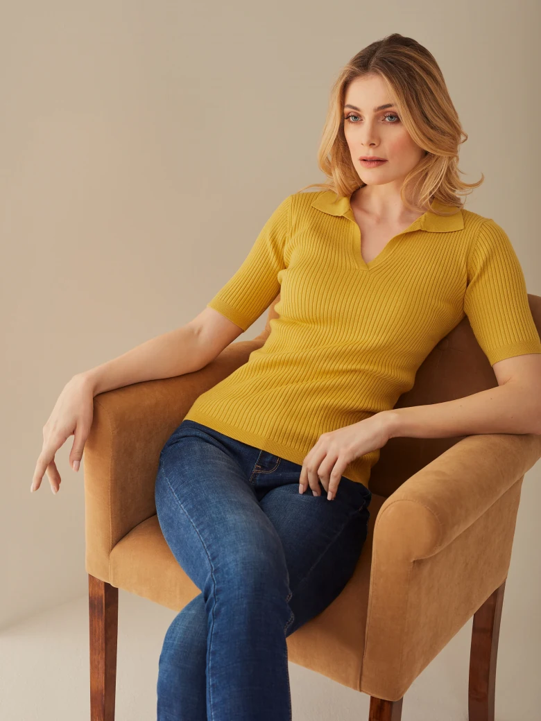 FITTED KNIT RIBBED SWEATER