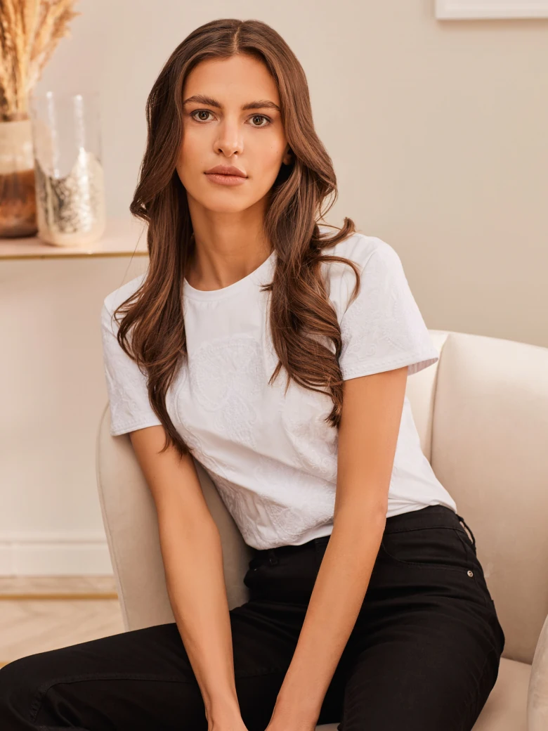 WHITE BLOUSE WITH DELICATE PATTERN