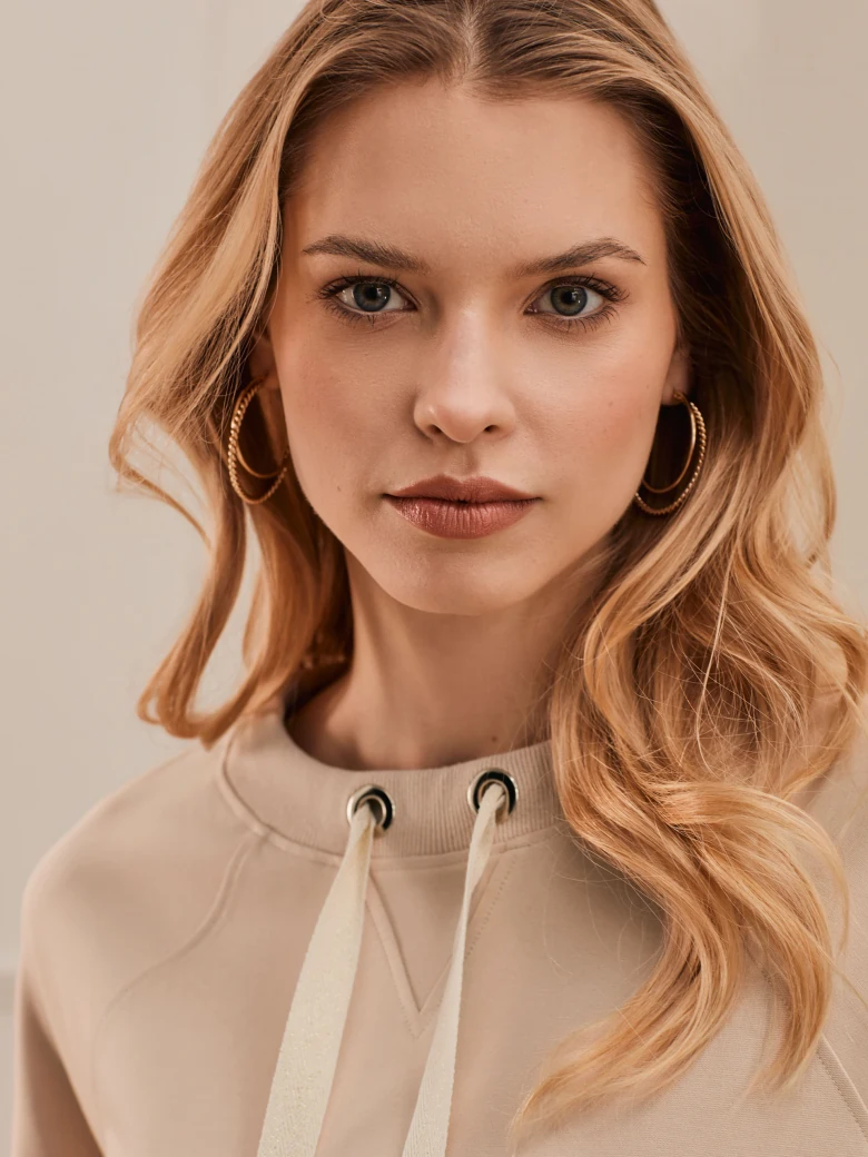 BEIGE BLOUSE WITH LACE