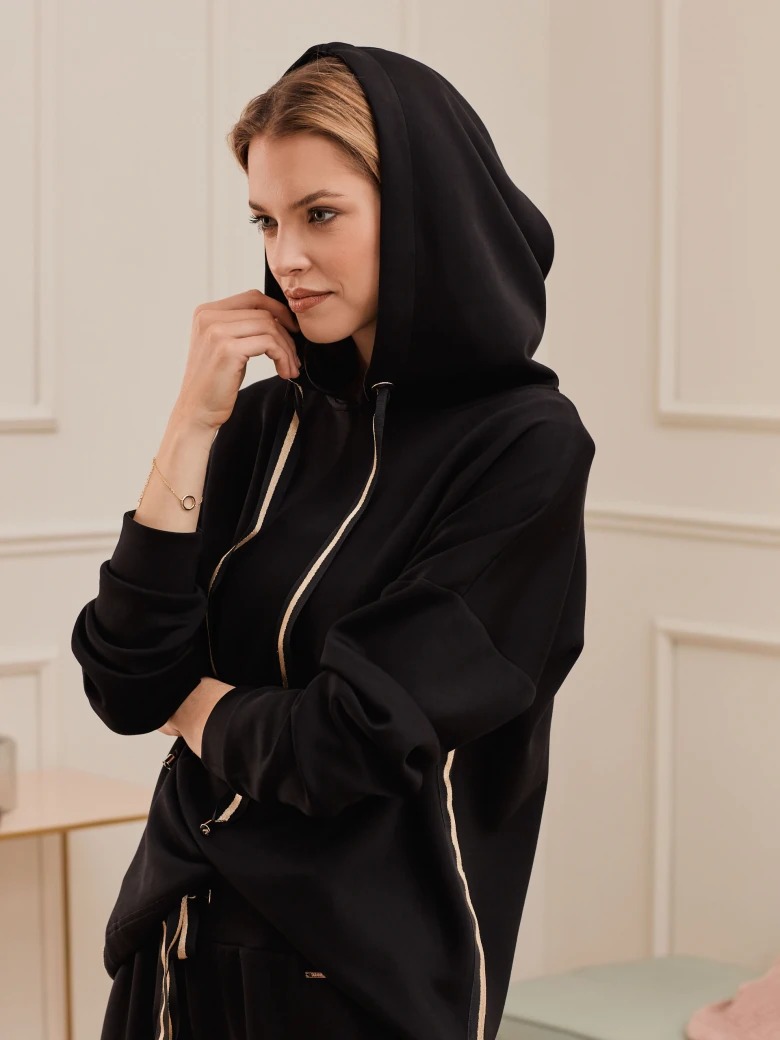 CZARNA BLUZA Z KAPTUREM