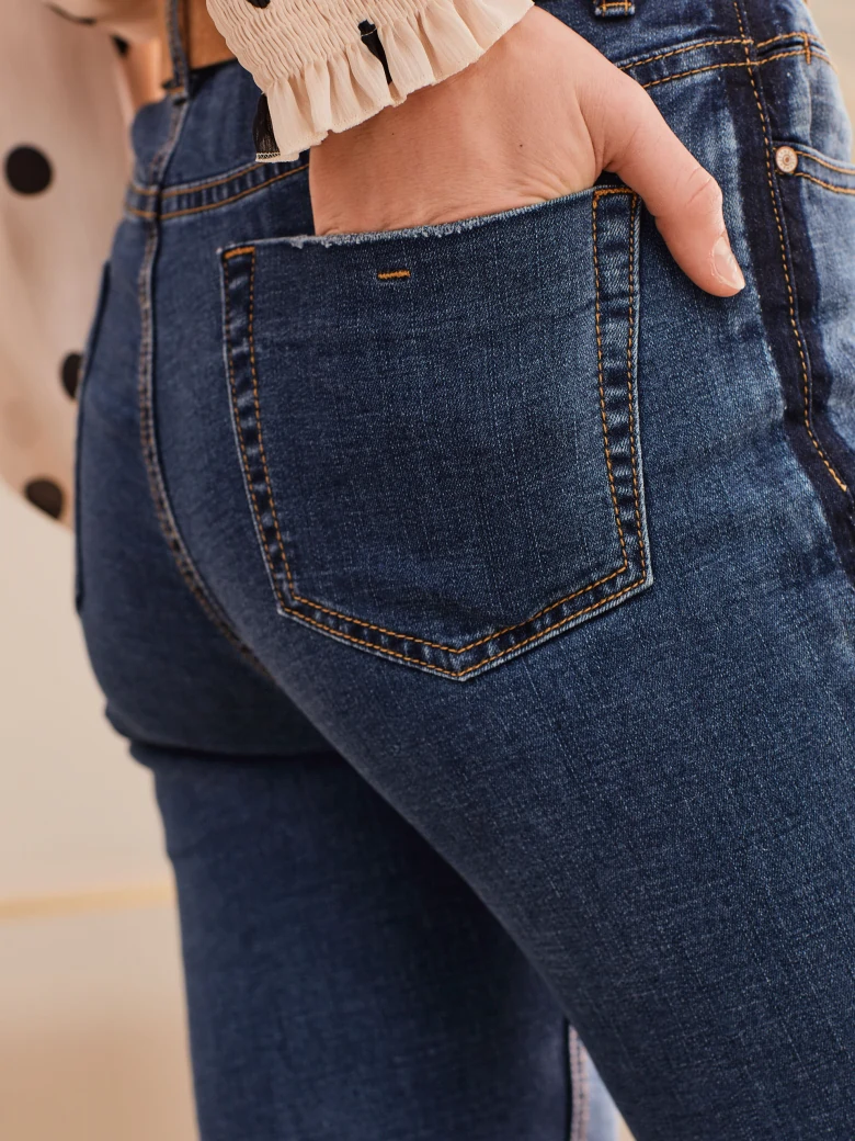 DARK BLUE FITTED JEANS