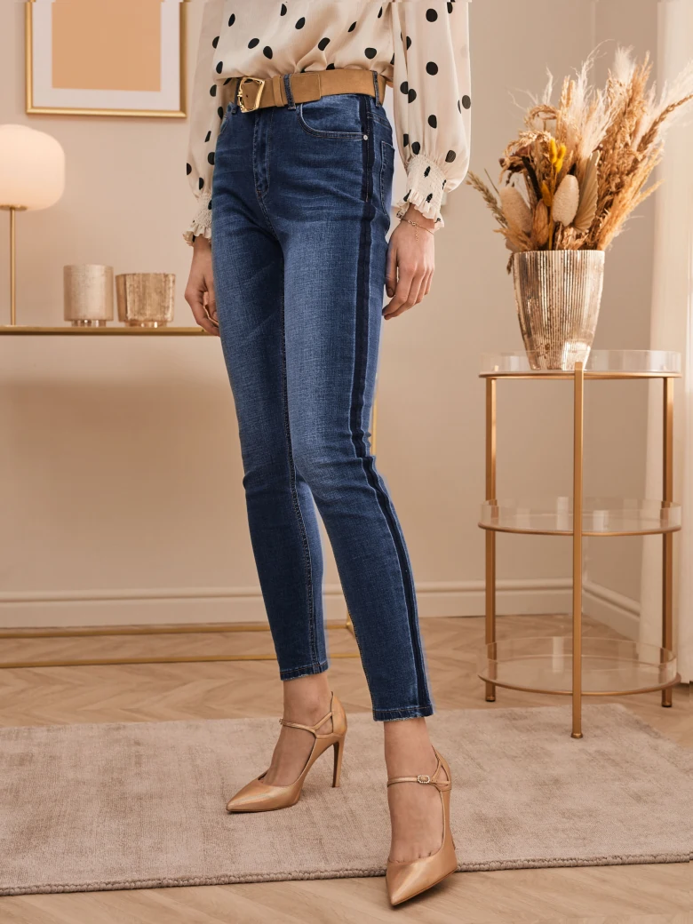 DARK BLUE FITTED JEANS