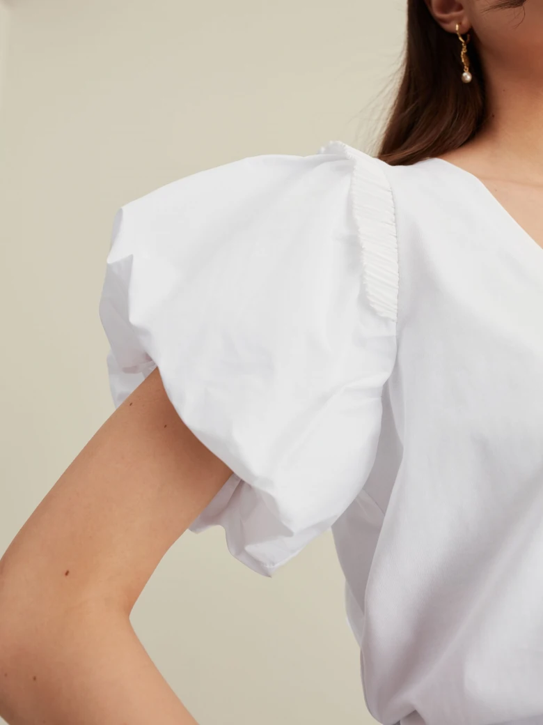 WHITE BLOUSE WITH BUFF SLEEVES