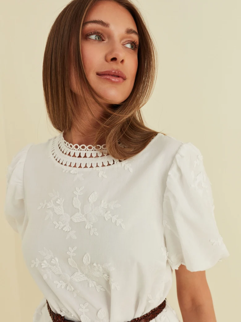 WHITE DRESS WITH SHORT SLEEVE