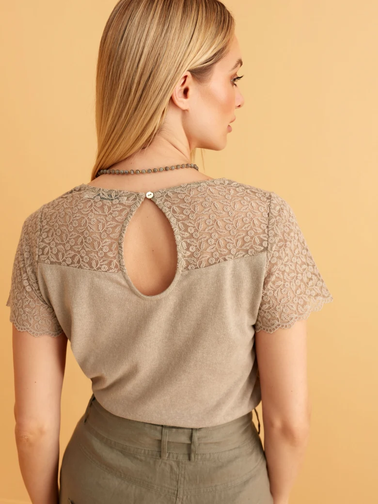 LINEN SHORTS WITH BELT