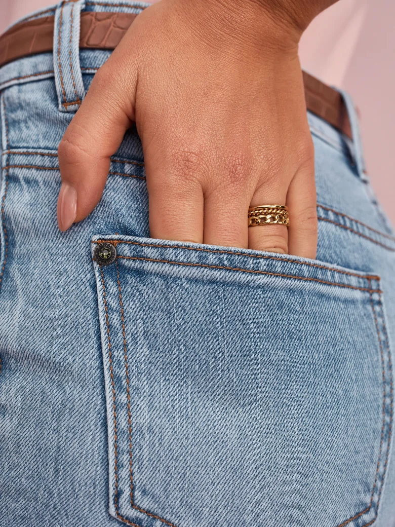 BLUE JEANS WITH WIDE LEG