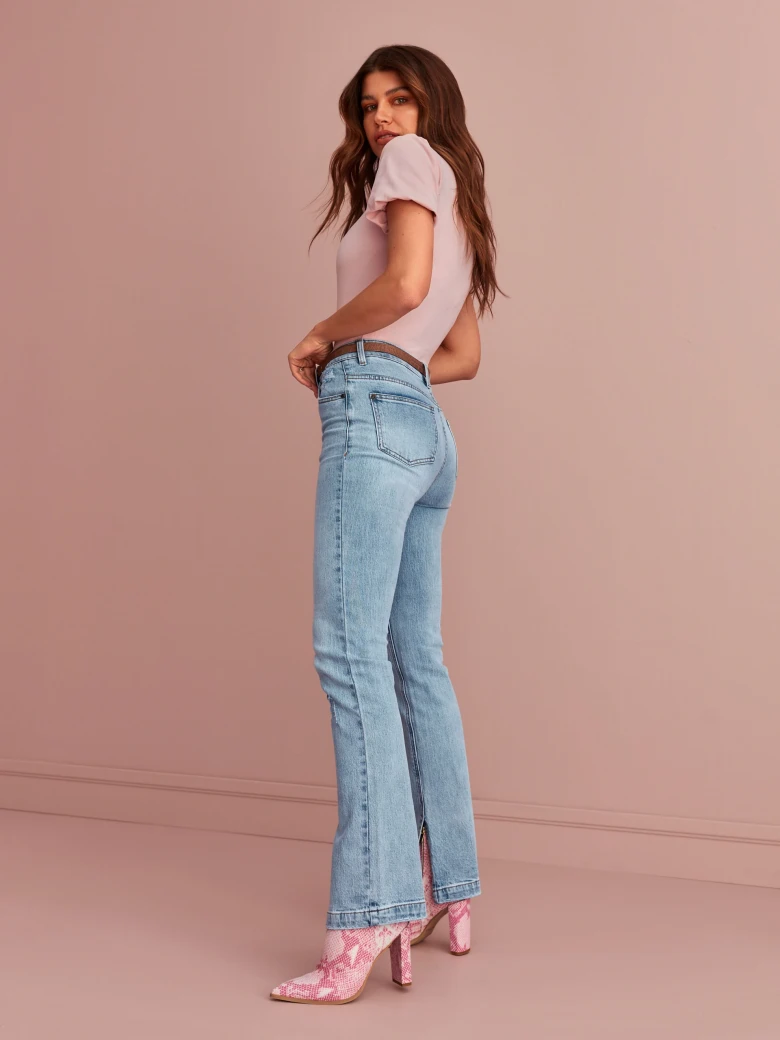BLUE JEANS WITH WIDE LEG