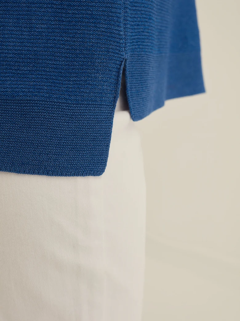 NAVY BLUE SWEATER WITH V NECKLINE