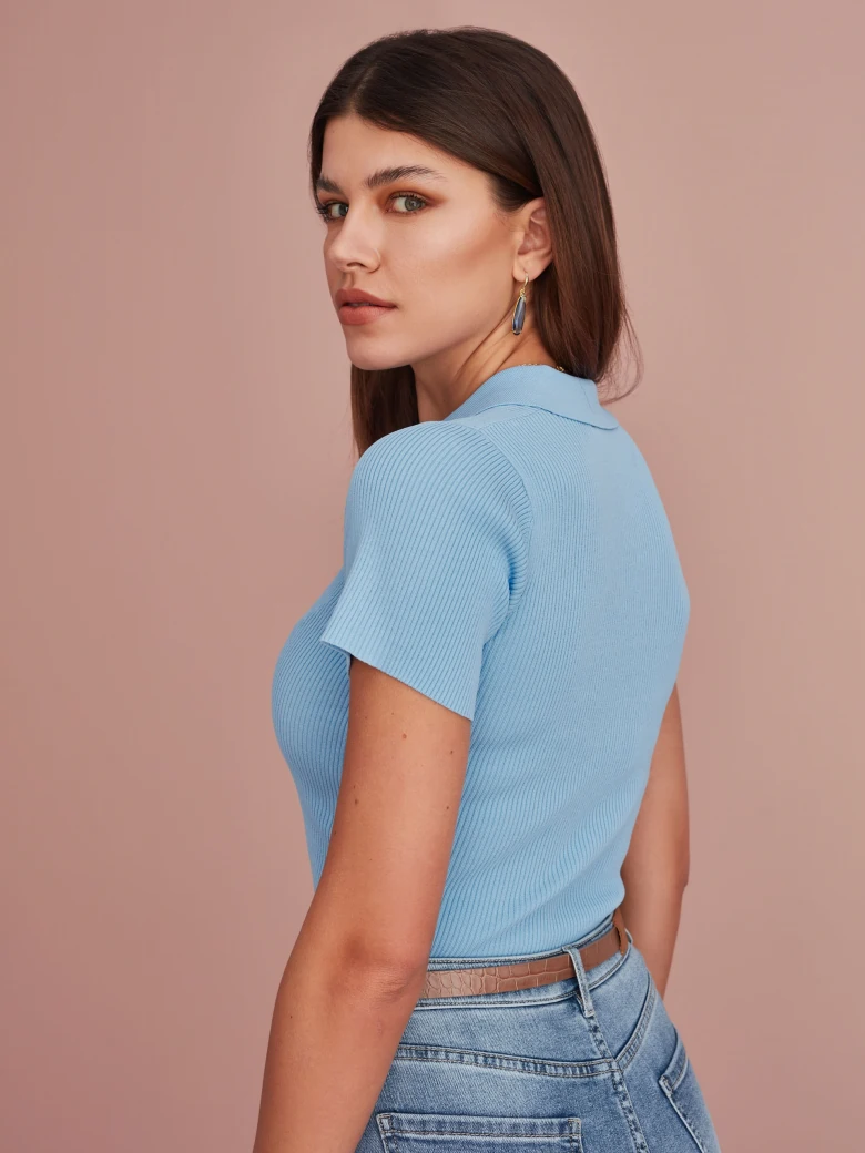 BLUE SWEATER WITH COLLAR