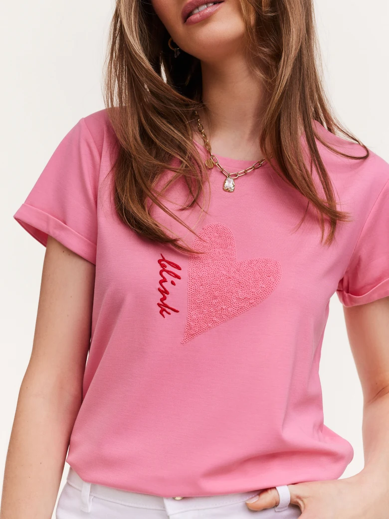 Pink blouse with short sleeves and inscription