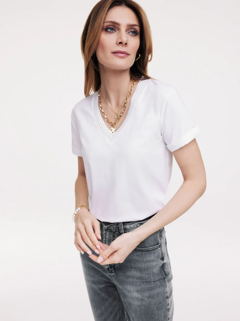 White T-shirt with V neckline