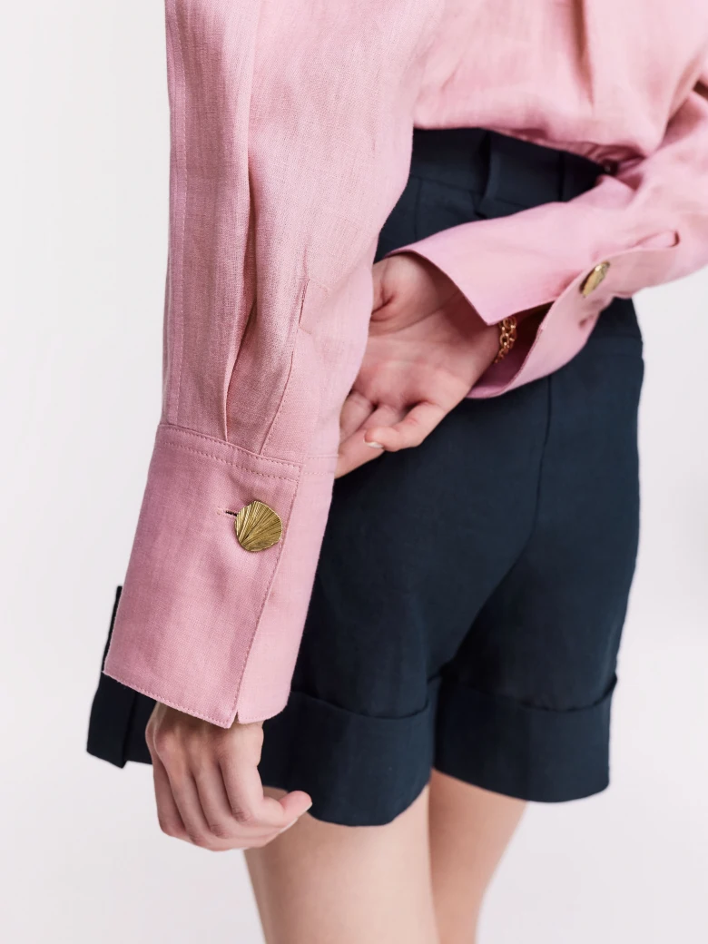 Light pink shirt with oversize cut