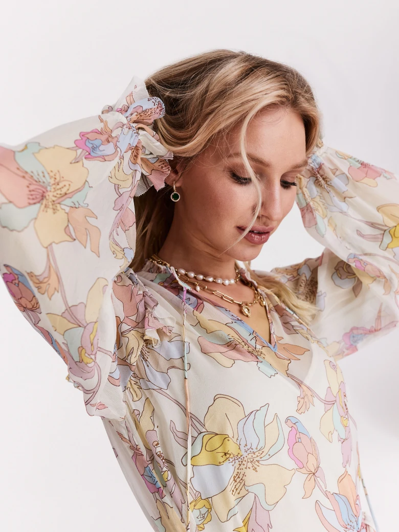 Short viscose dress with pastel flowers