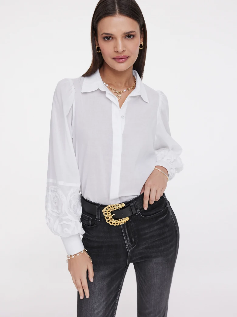 Thin black high-waisted jeans