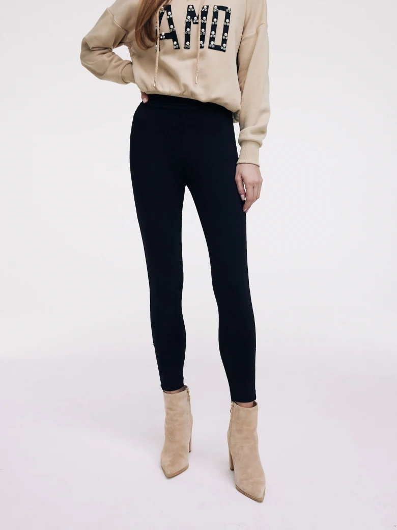 Fitted black pants