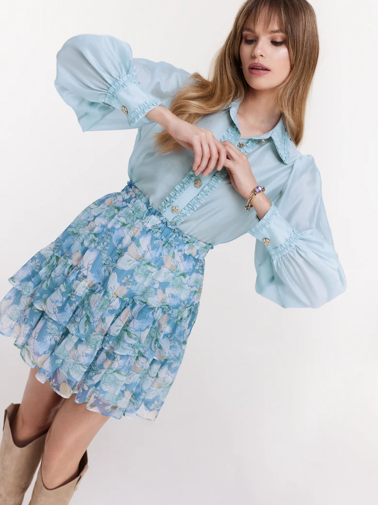 Short skirt with floral ruffles