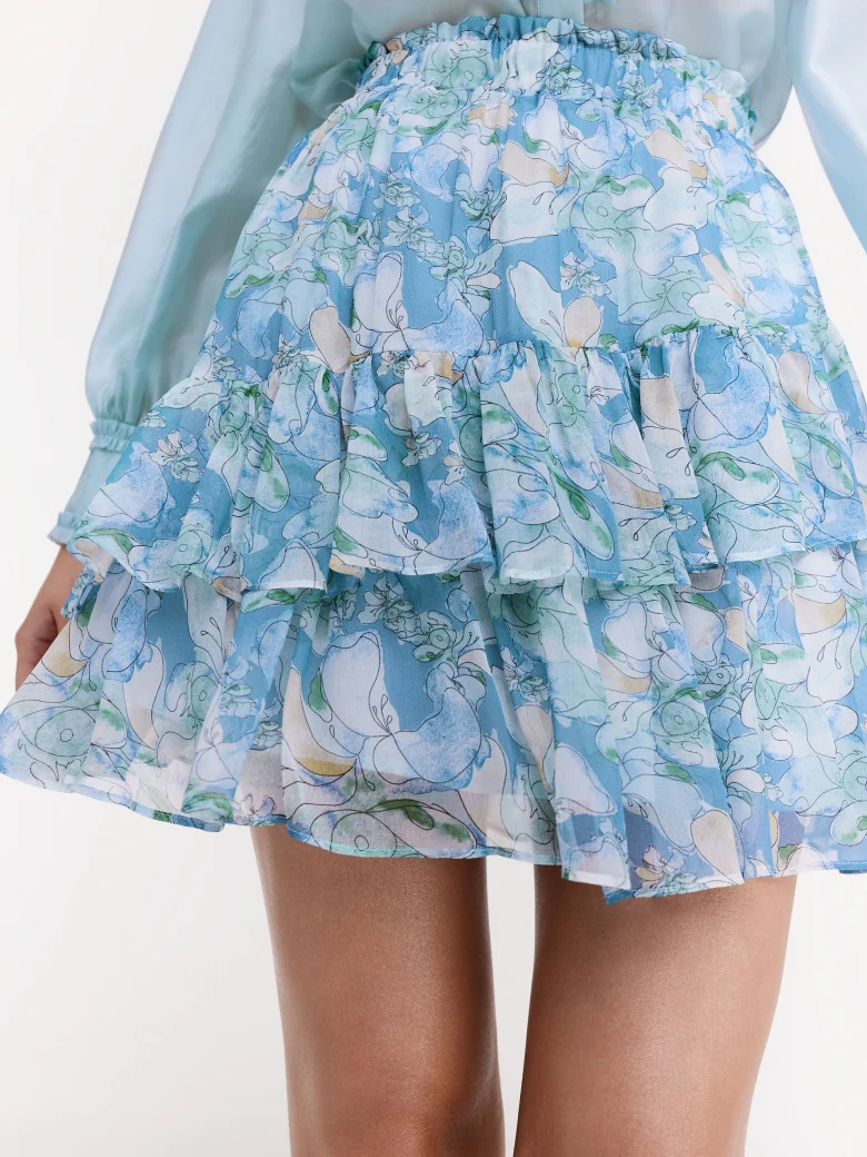 Short skirt with floral ruffles