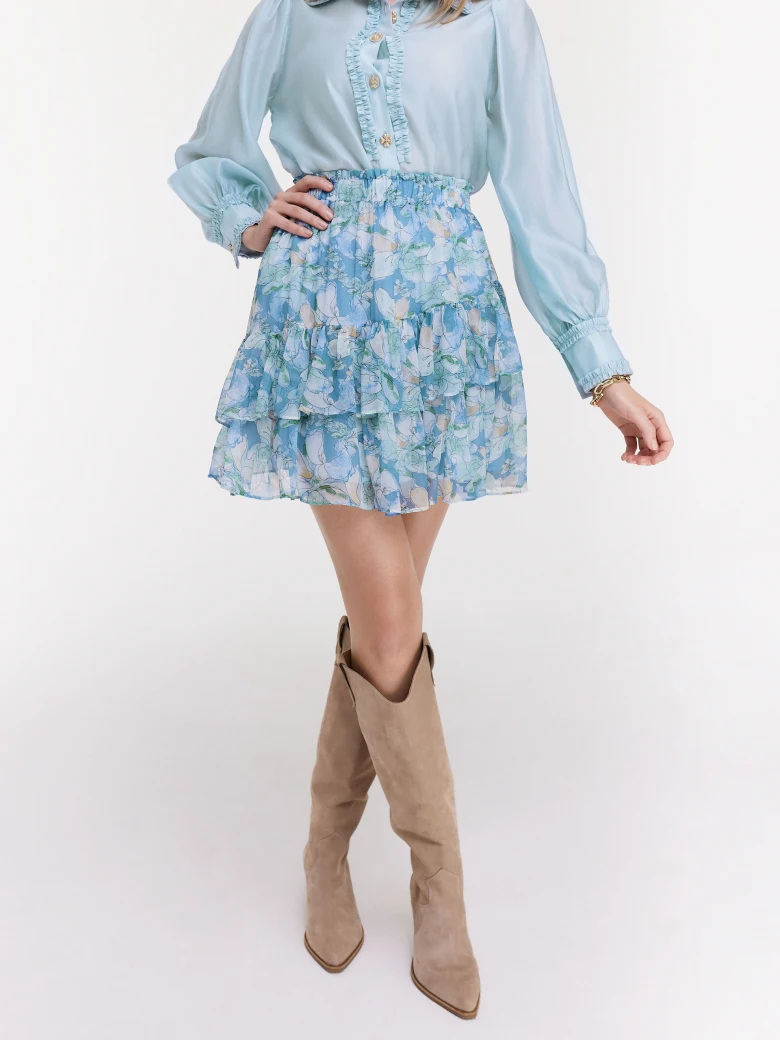 Short skirt with floral ruffles