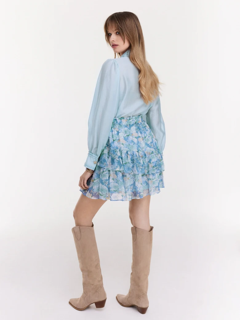 Short skirt with floral ruffles