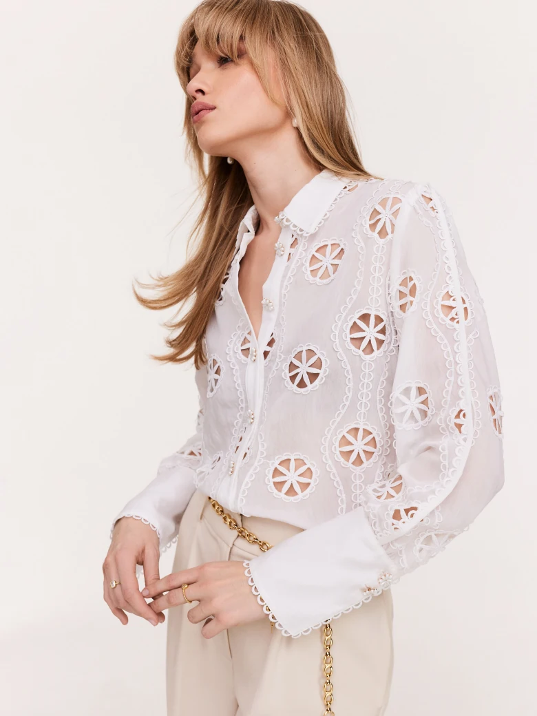 Openwork white shirt with daisy-shaped buttons